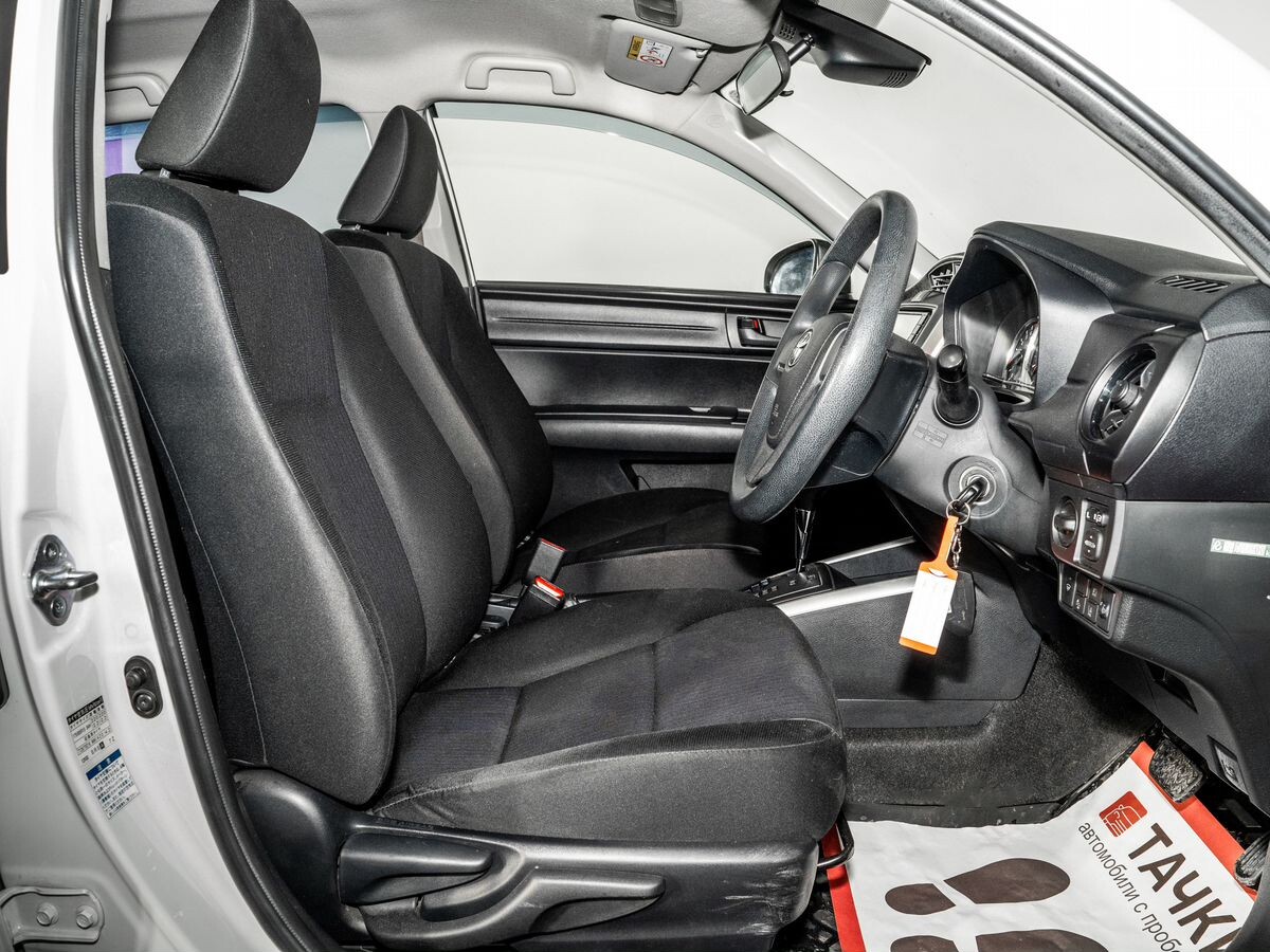 Toyota Corolla 2017 - фото автомобиля