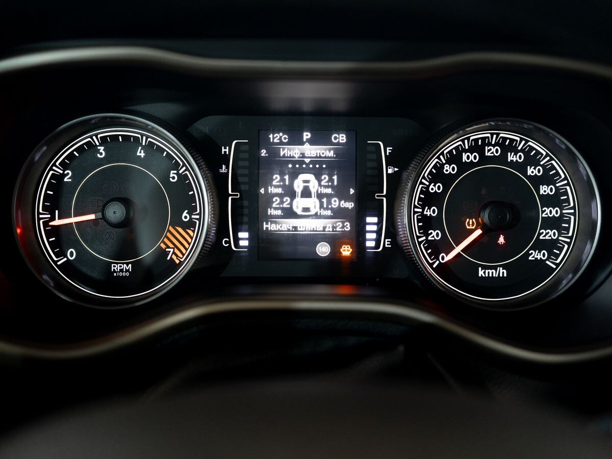 Jeep Cherokee 2014 - фото автомобиля