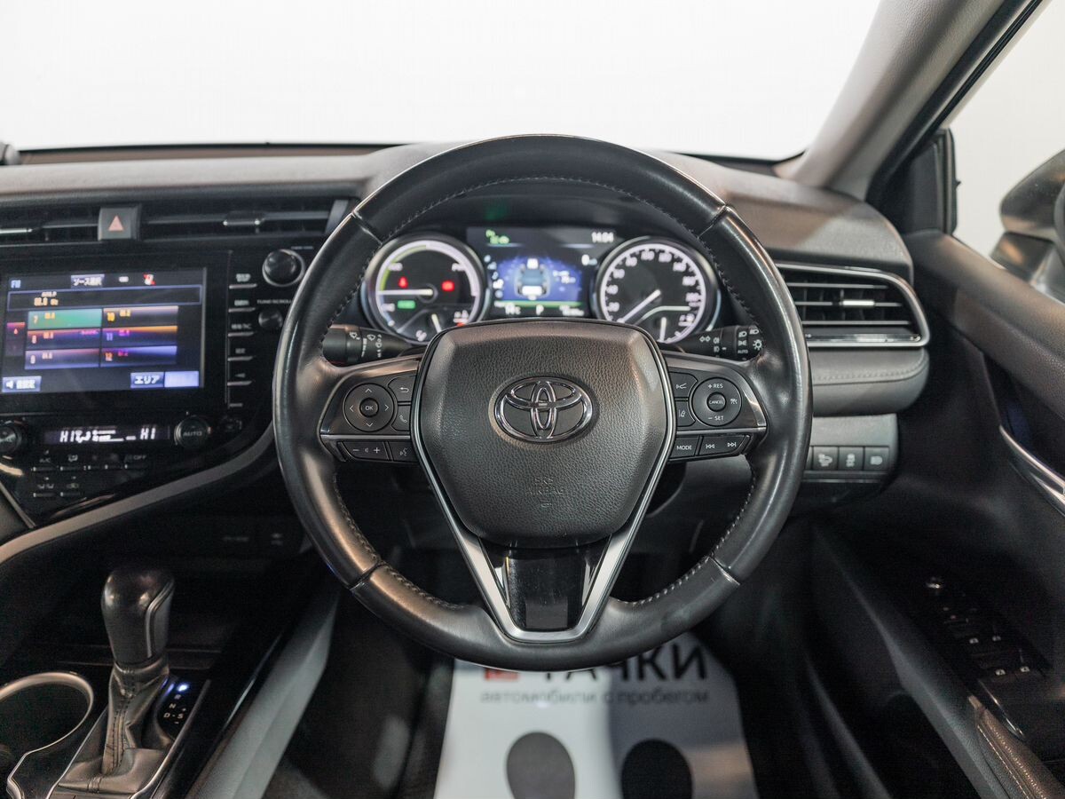 Toyota Camry 2018 - фото автомобиля