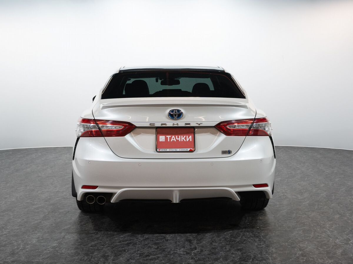 Toyota Camry 2018 - фото автомобиля