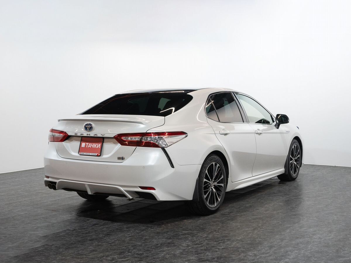 Toyota Camry 2018 - фото автомобиля