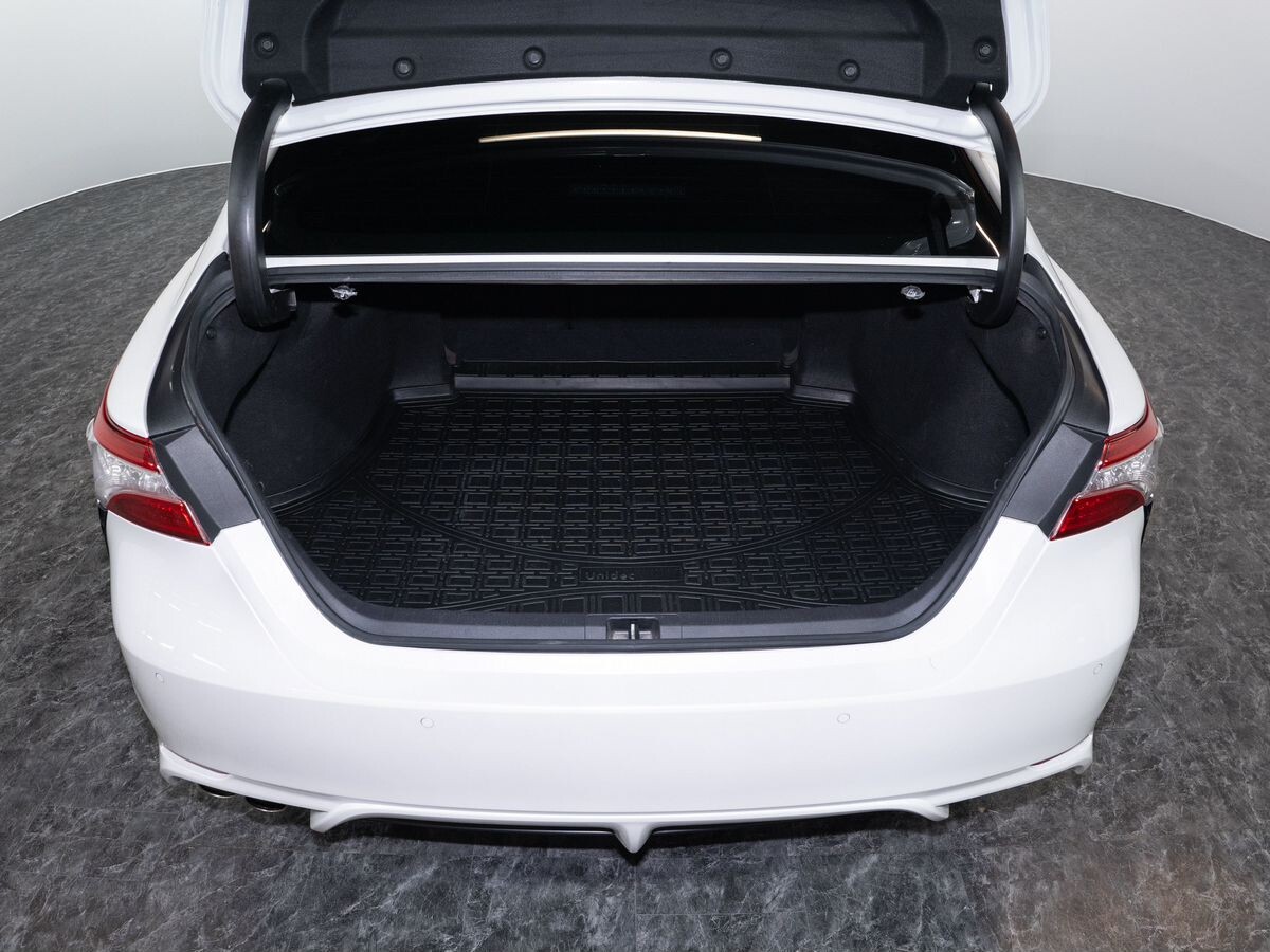 Toyota Camry 2018 - фото автомобиля