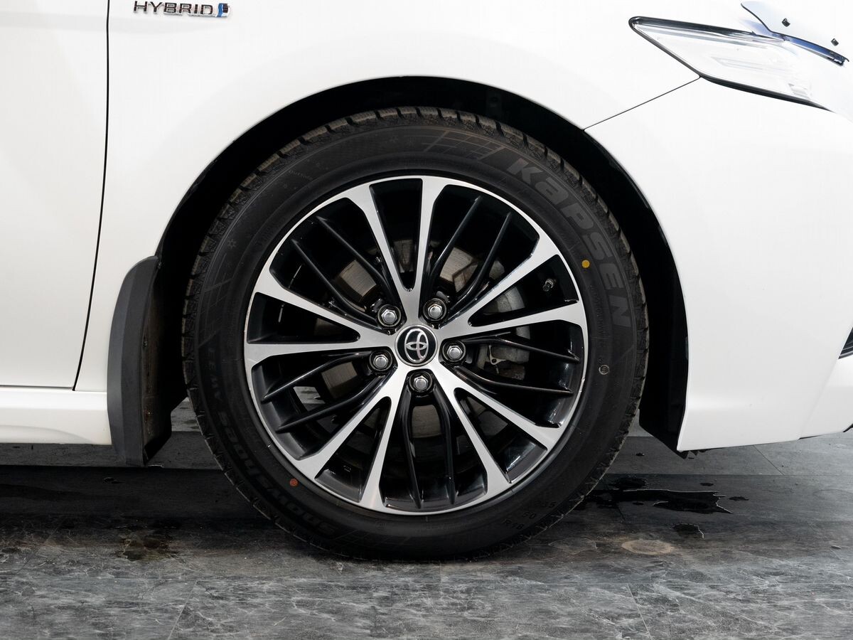 Toyota Camry 2018 - фото автомобиля