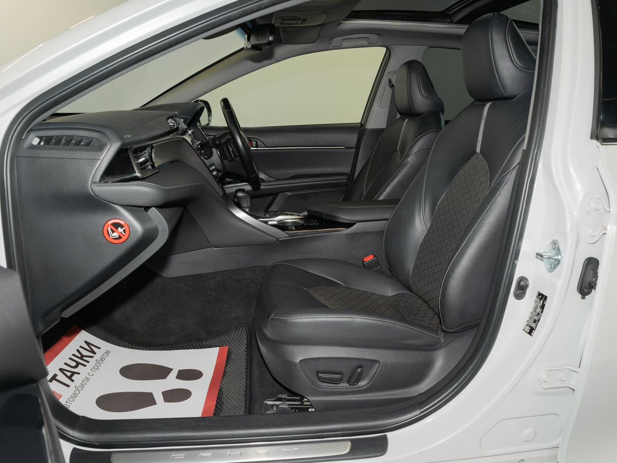 Toyota Camry 2018 - фото автомобиля