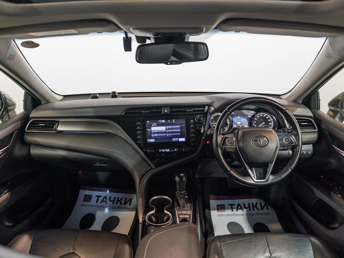 Toyota Camry 2018 - фото автомобиля