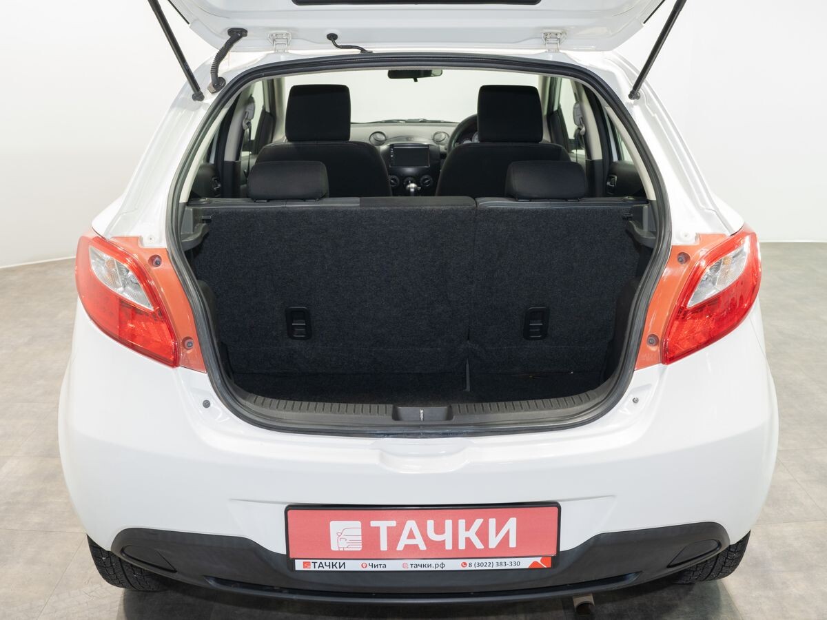 Mazda Demio 2010 - фото автомобиля