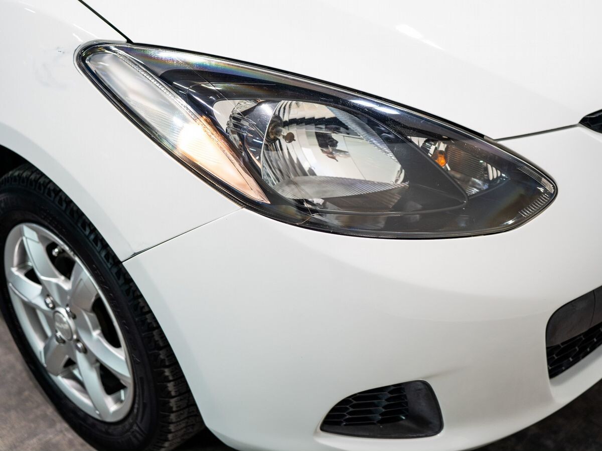 Mazda Demio 2010 - фото автомобиля