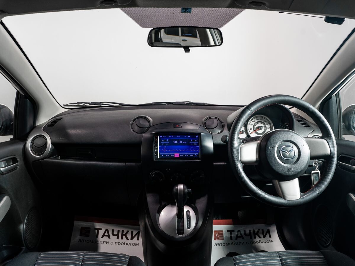 Mazda Demio 2010 - фото автомобиля