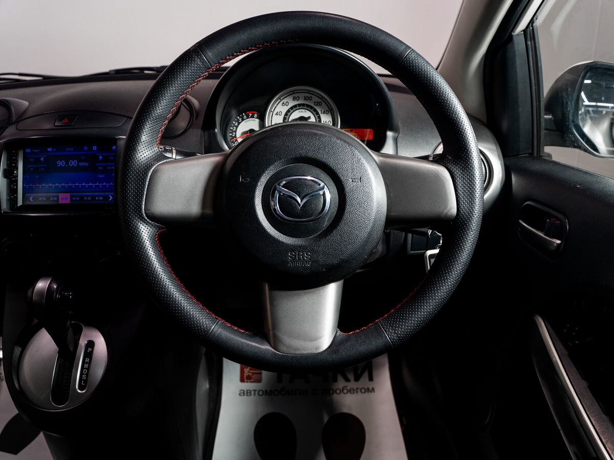 Mazda Demio 2010 - фото автомобиля