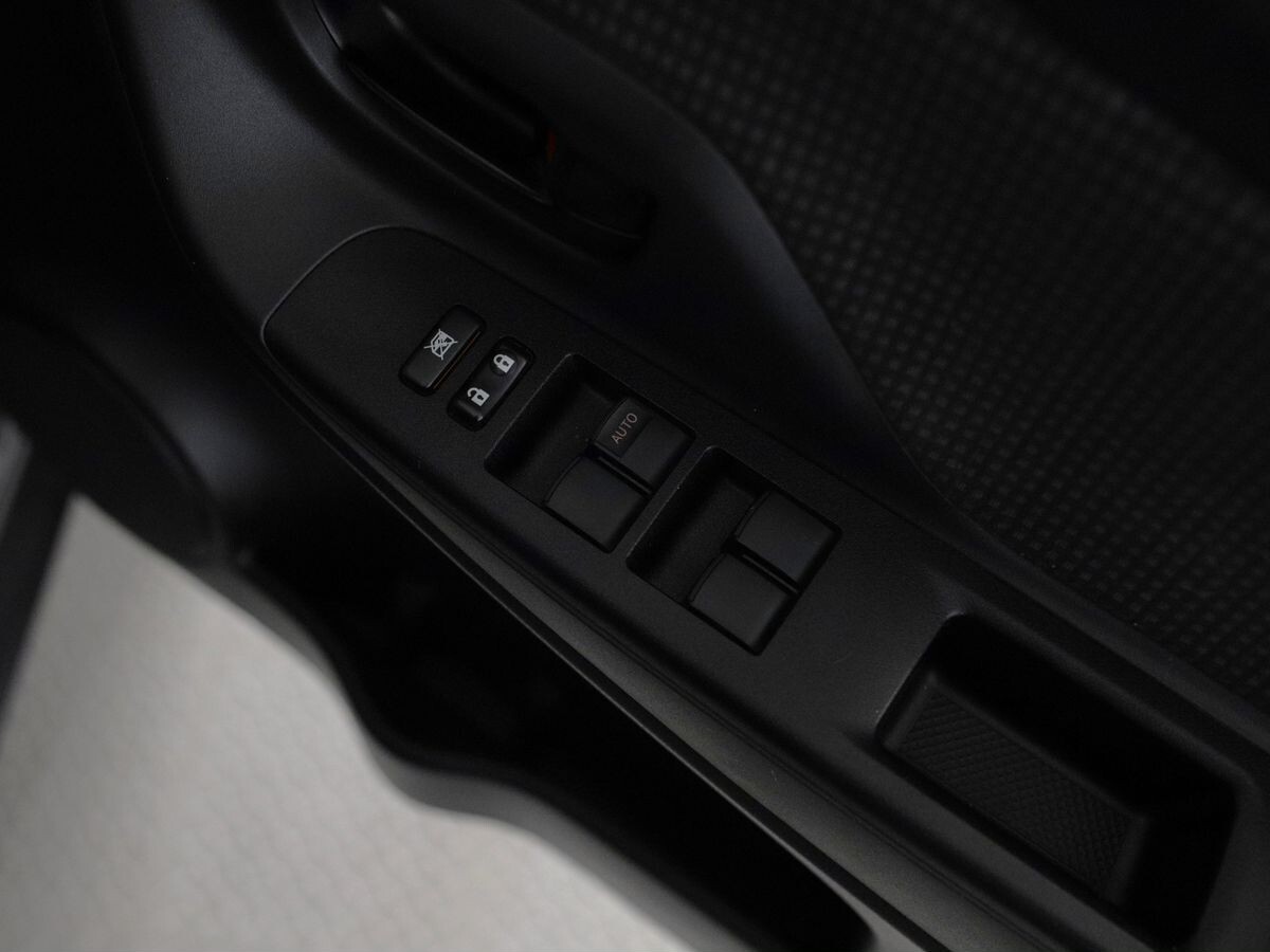 Toyota Vitz 2019 - фото автомобиля