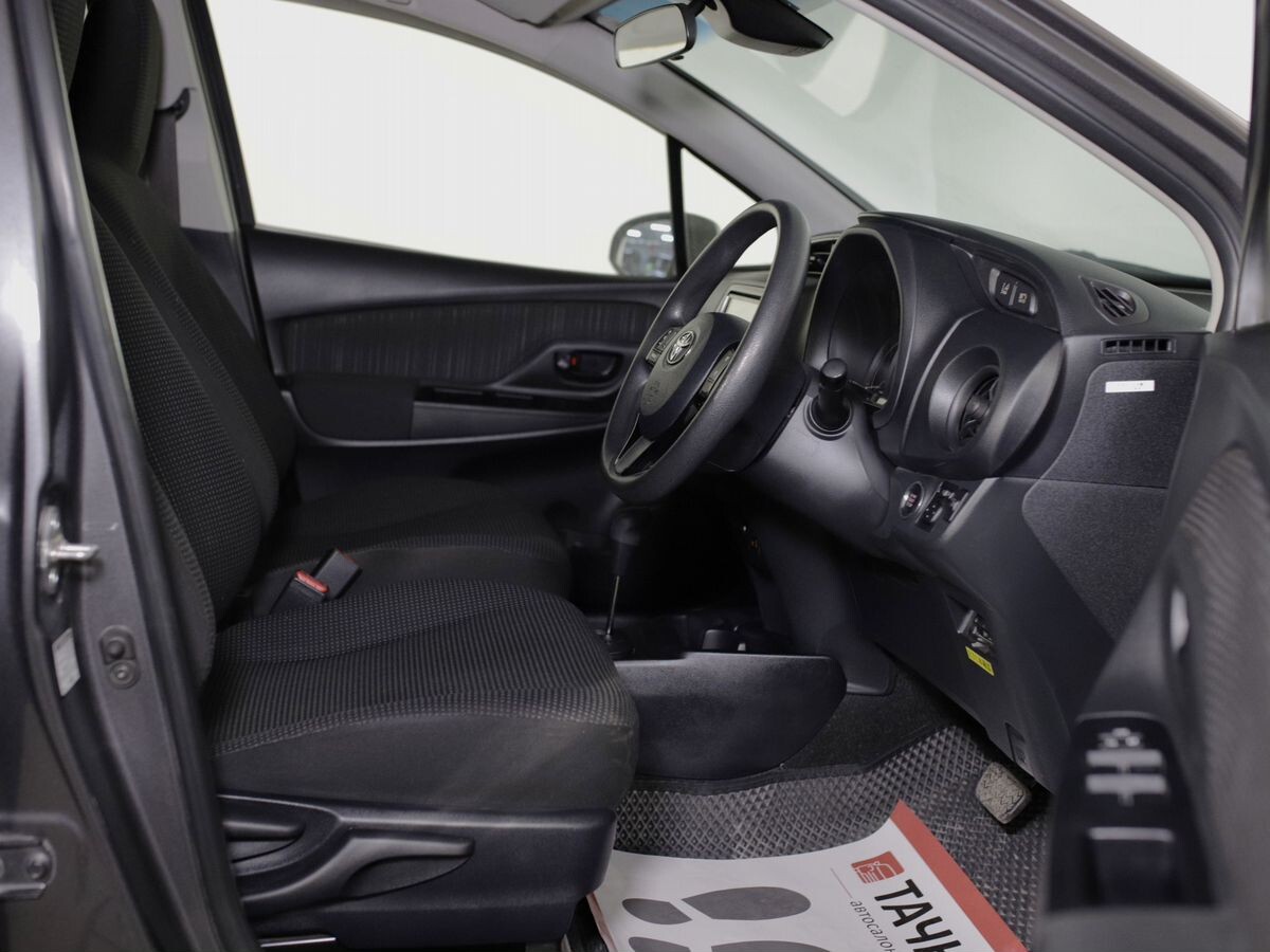 Toyota Vitz 2019 - фото автомобиля