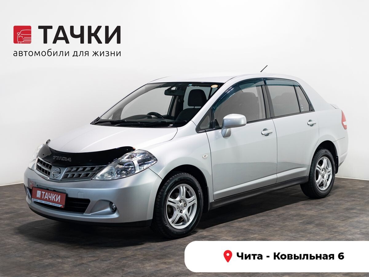 Nissan Tiida Latio 2010 - фото автомобиля