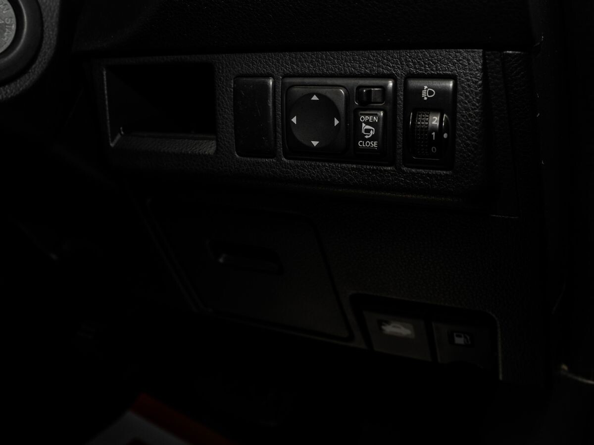 Nissan Tiida Latio 2010 - фото автомобиля