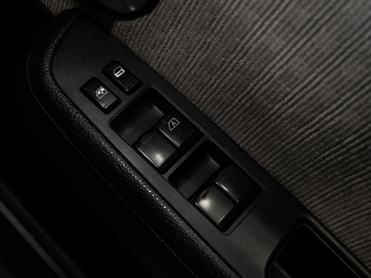 Nissan Tiida Latio 2010 - фото автомобиля