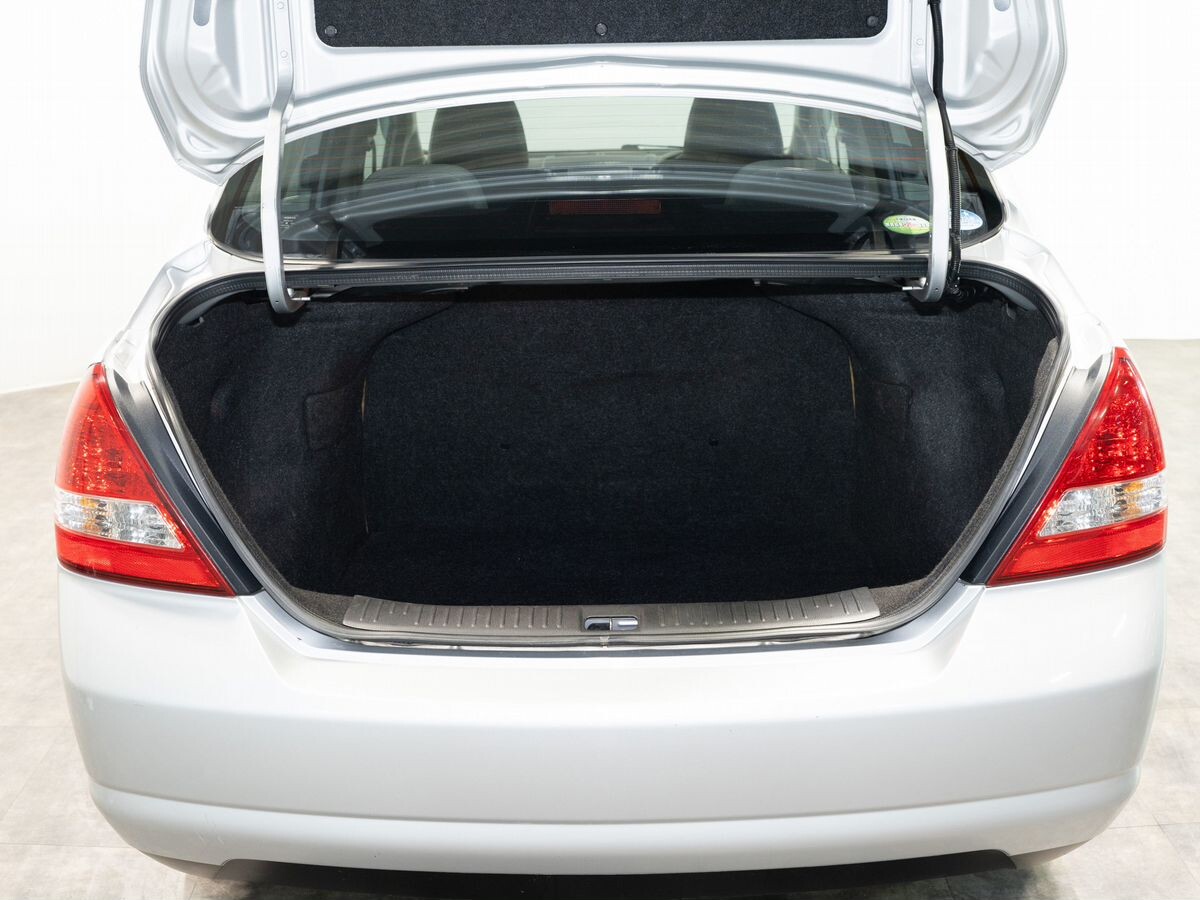 Nissan Tiida Latio 2010 - фото автомобиля