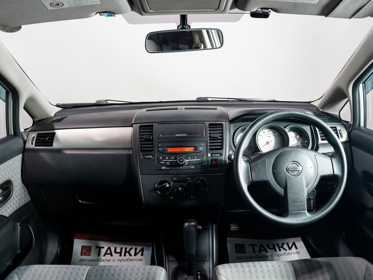 Nissan Tiida Latio 2010 - фото автомобиля