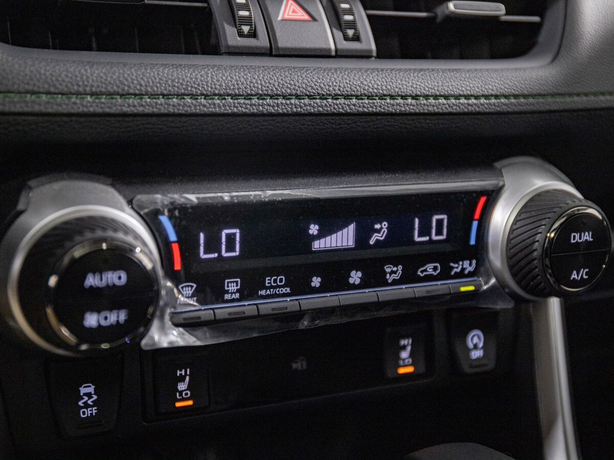 Toyota RAV4 2025 - фото автомобиля