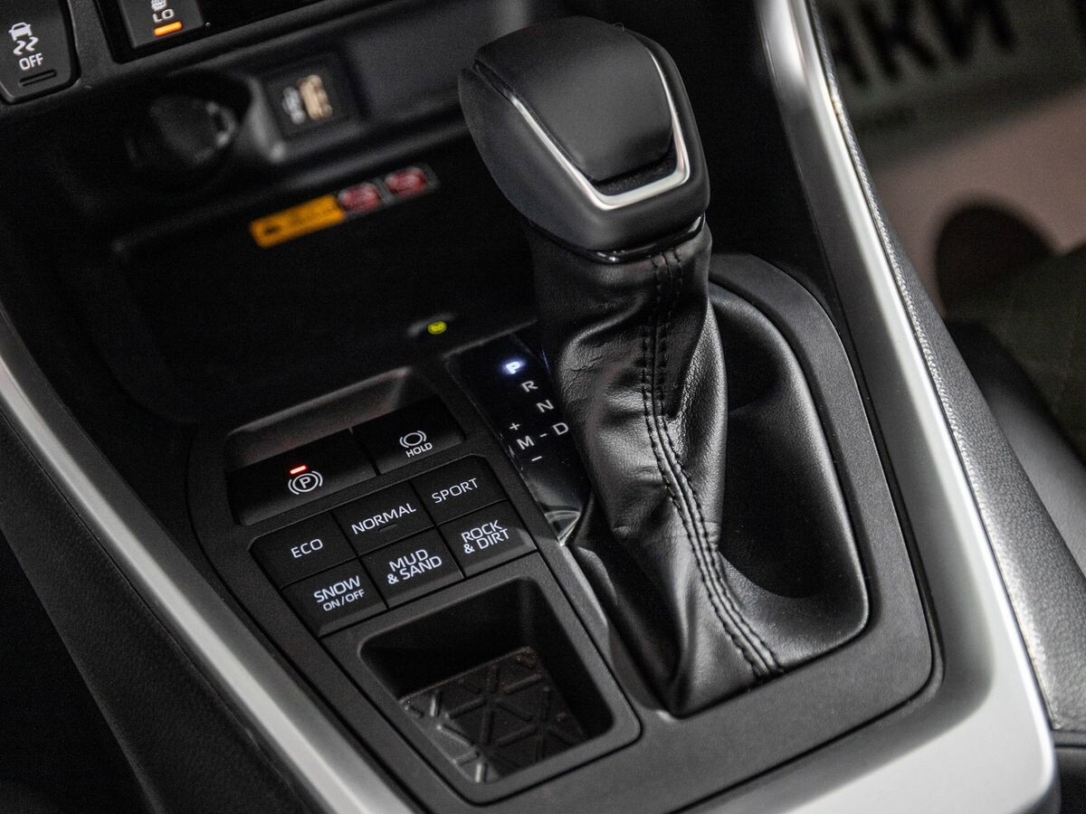 Toyota RAV4 2025 - фото автомобиля