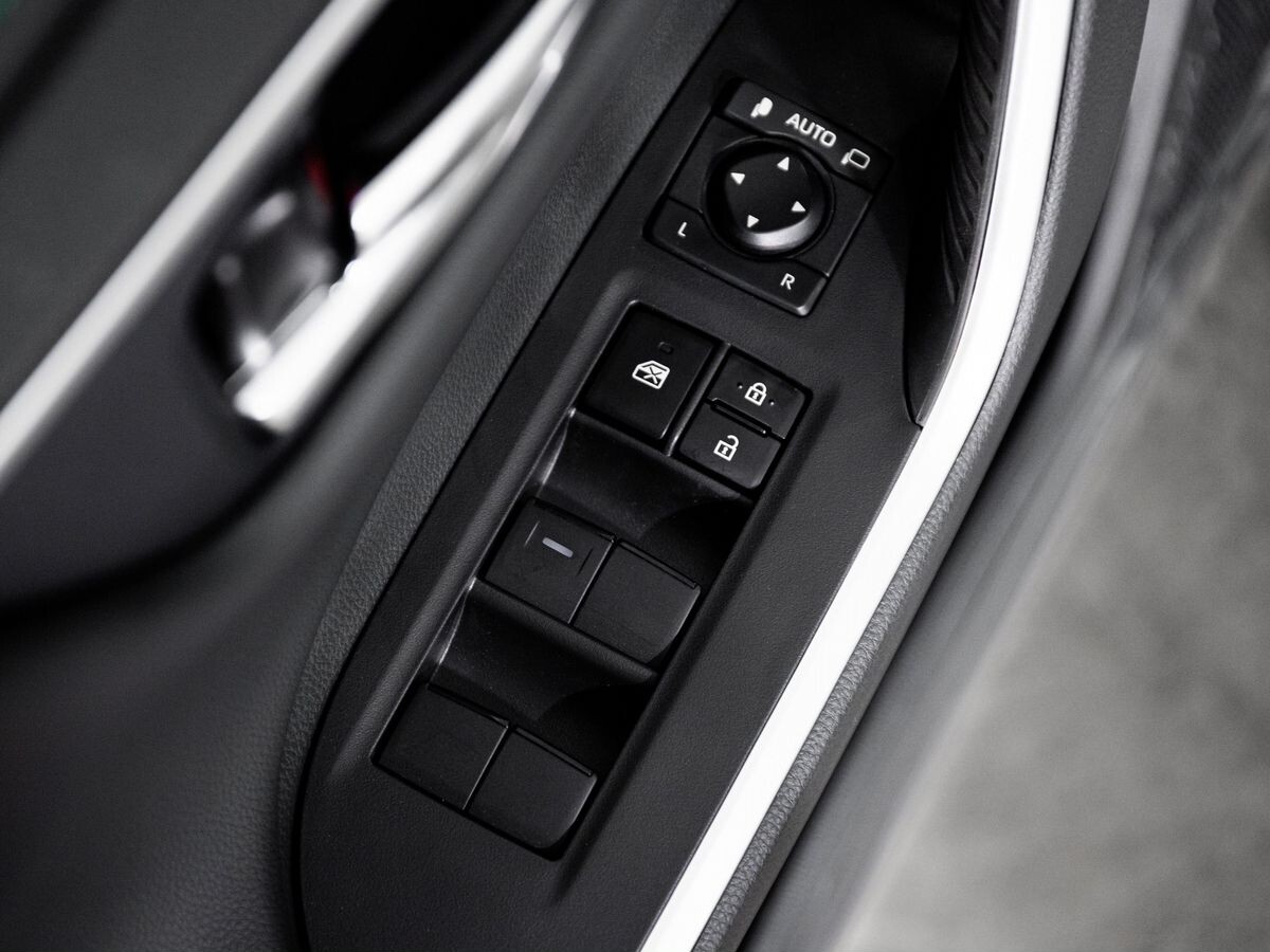 Toyota RAV4 2025 - фото автомобиля