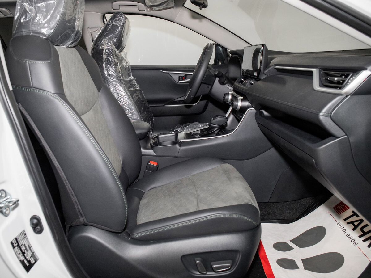 Toyota RAV4 2025 - фото автомобиля