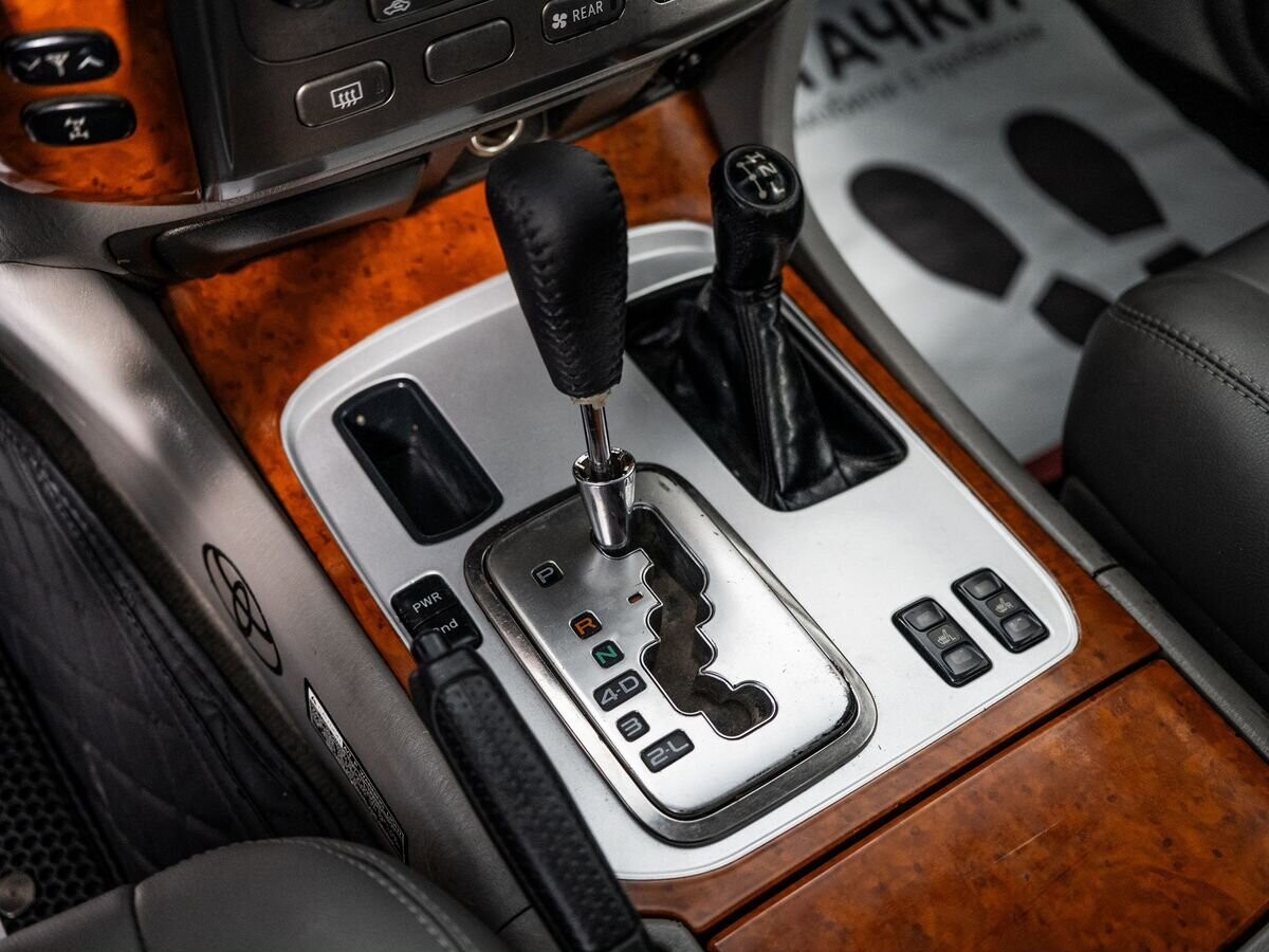 Toyota Land Cruiser 2004 - фото автомобиля