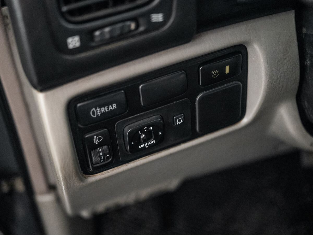 Toyota Land Cruiser 2004 - фото автомобиля