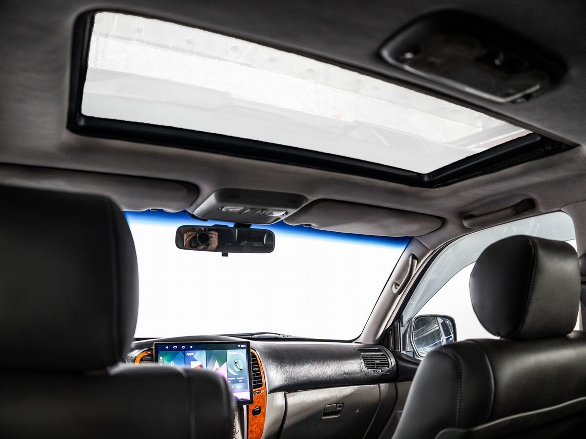 Toyota Land Cruiser 2004 - фото автомобиля