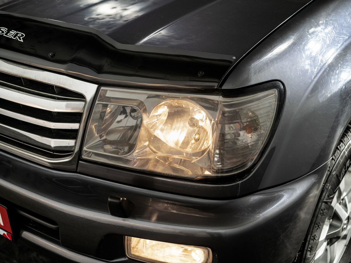 Toyota Land Cruiser 2004 - фото автомобиля