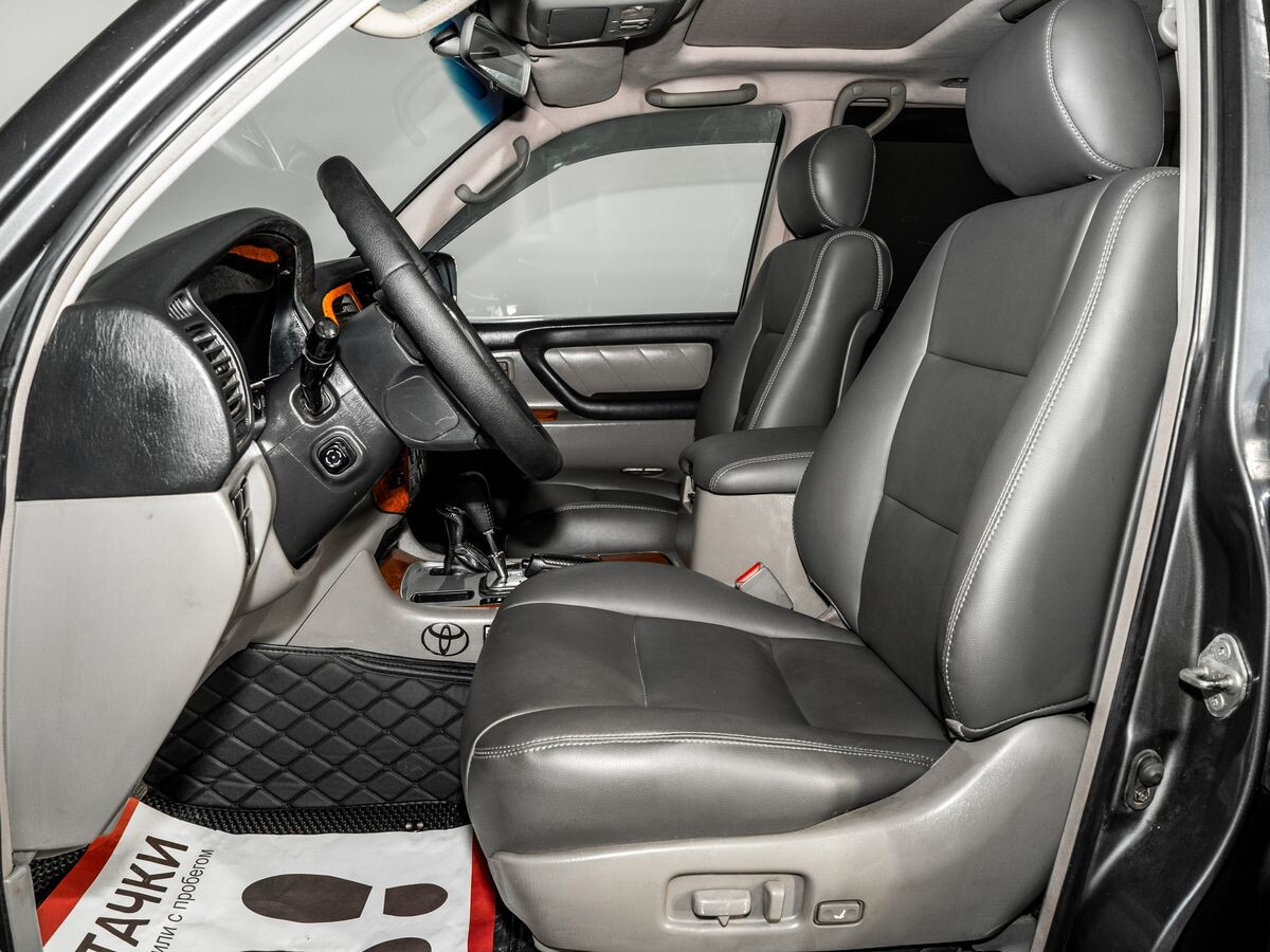 Toyota Land Cruiser 2004 - фото автомобиля