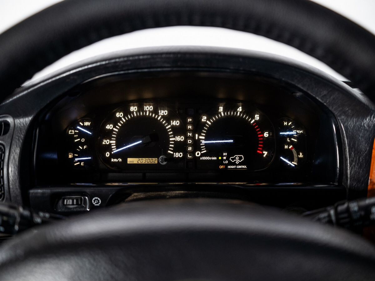 Toyota Land Cruiser 2004 - фото автомобиля