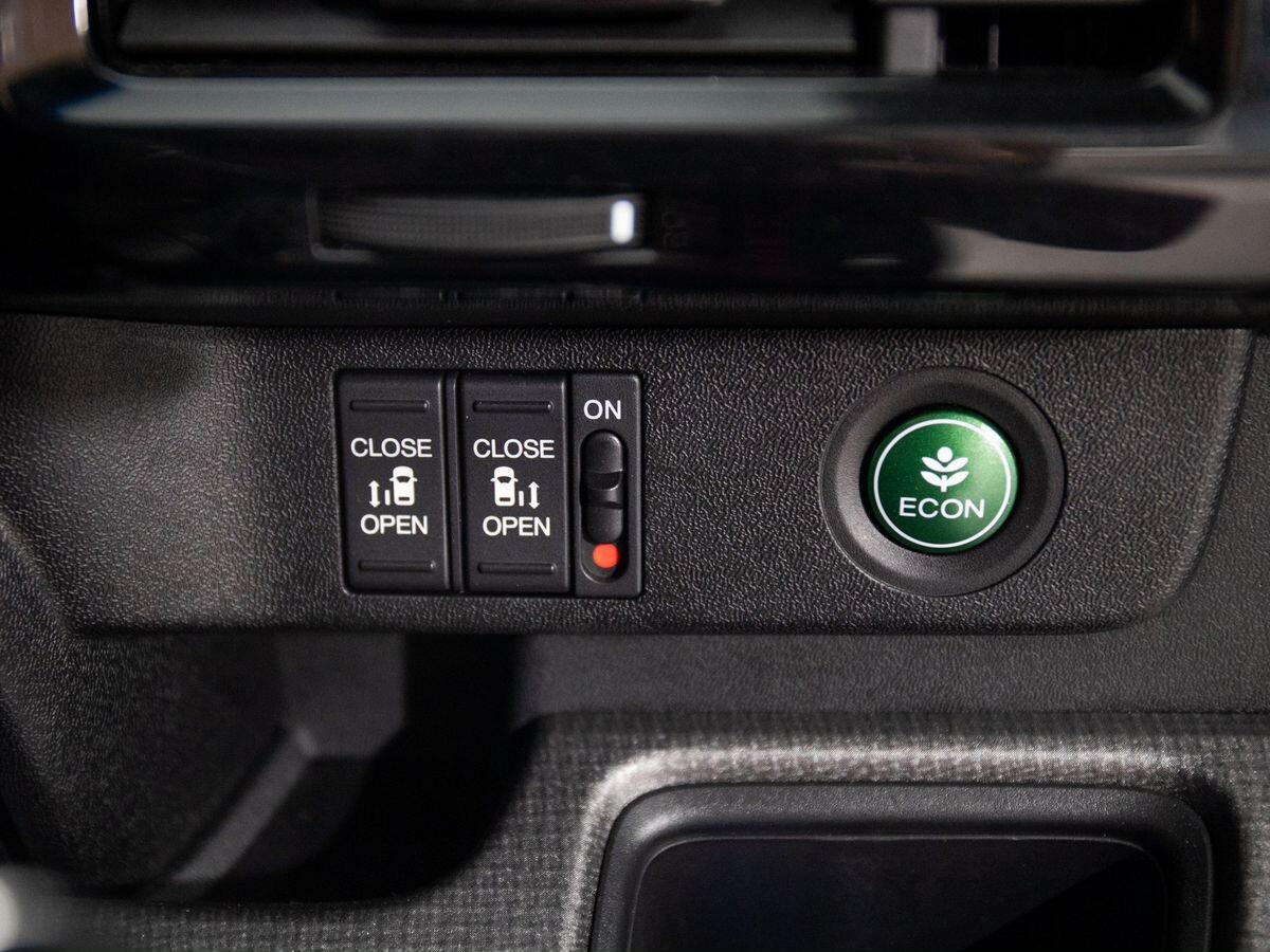 Honda Stepwgn 2017 - фото автомобиля