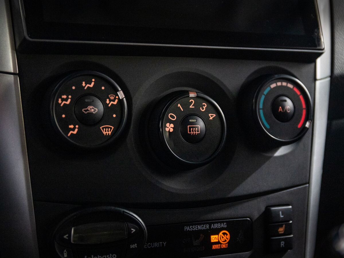 Toyota Corolla 2010 - фото автомобиля