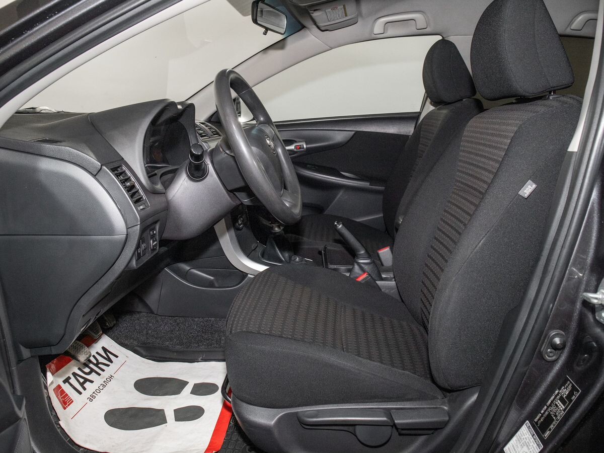 Toyota Corolla 2010 - фото автомобиля