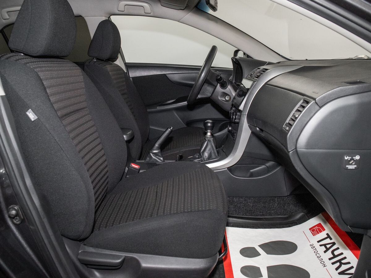 Toyota Corolla 2010 - фото автомобиля