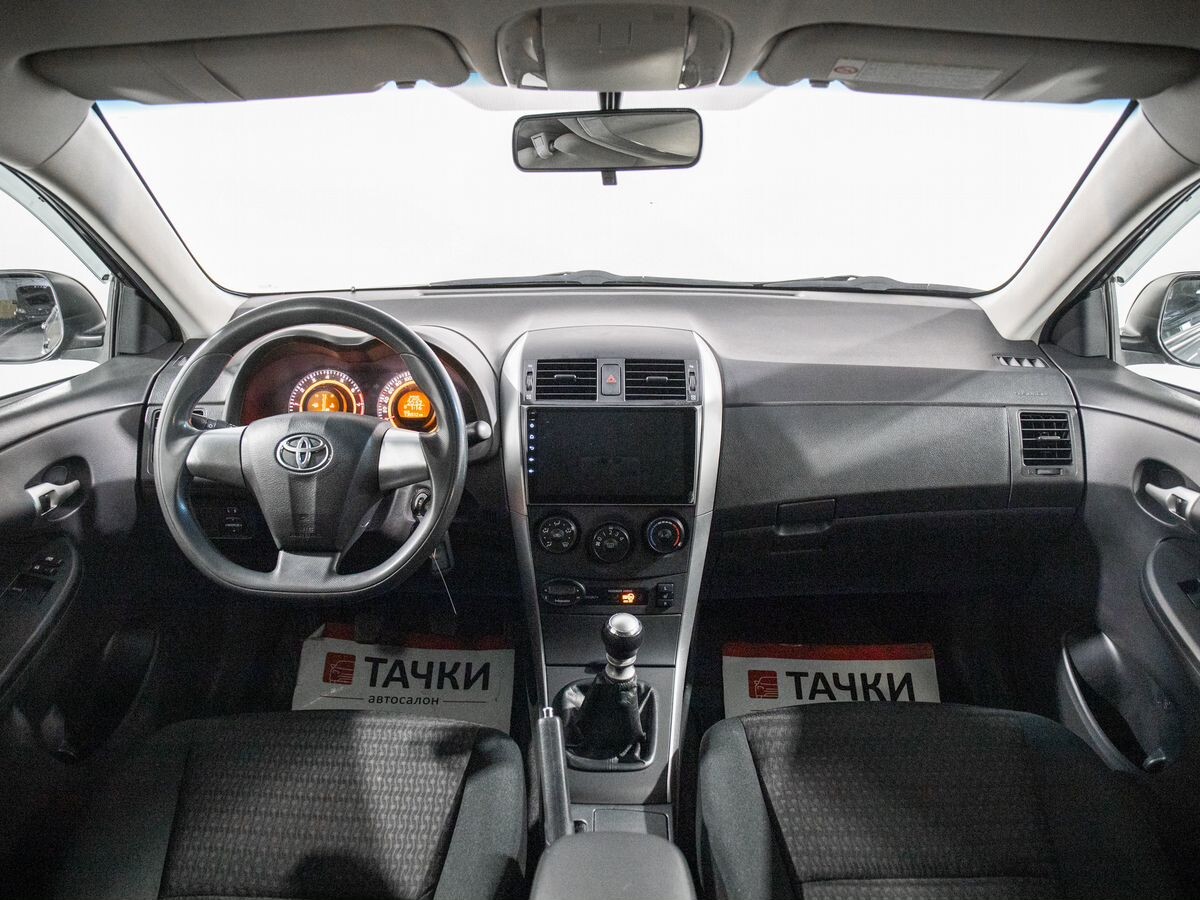 Toyota Corolla 2010 - фото автомобиля