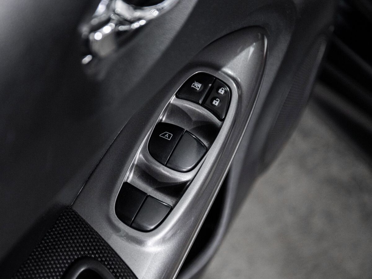 Nissan Juke 2011 - фото автомобиля