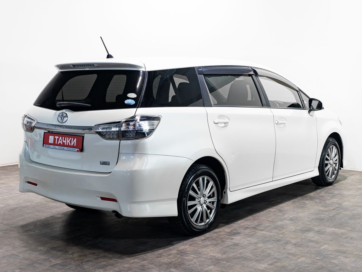 Toyota Wish 2013 - фото автомобиля