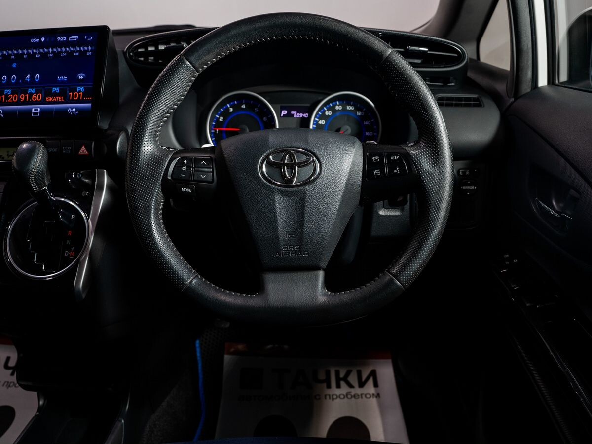 Toyota Wish 2013 - фото автомобиля