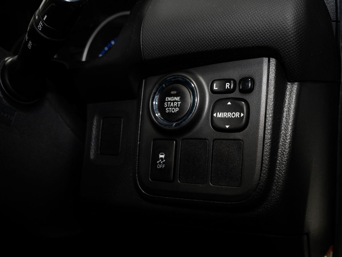 Toyota Wish 2013 - фото автомобиля