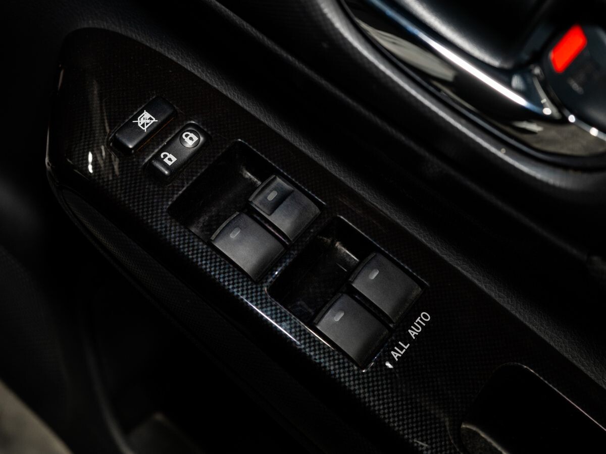 Toyota Wish 2013 - фото автомобиля