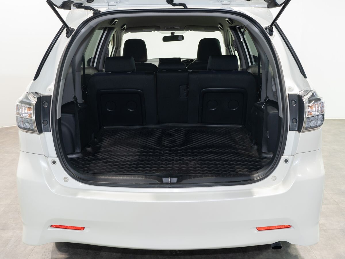 Toyota Wish 2013 - фото автомобиля