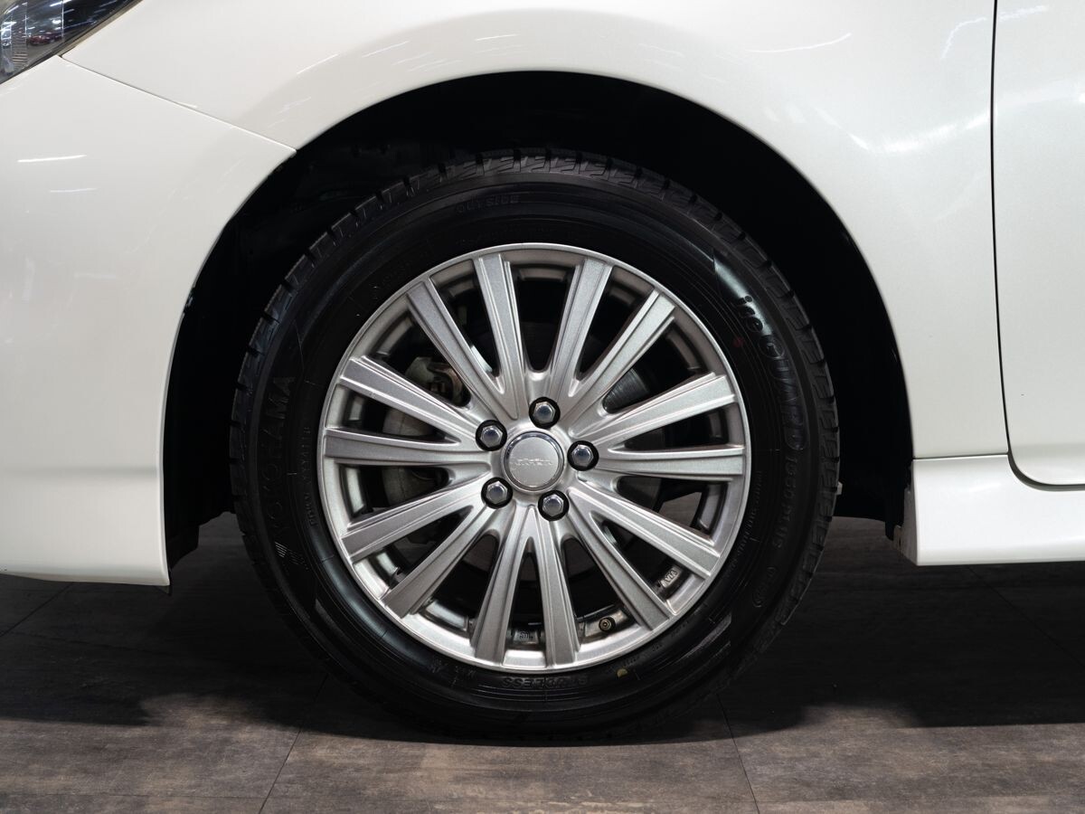 Toyota Wish 2013 - фото автомобиля