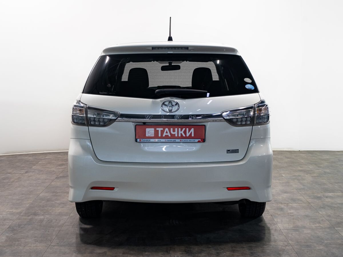 Toyota Wish 2013 - фото автомобиля