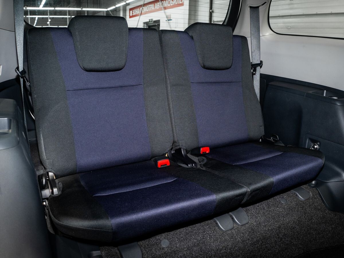 Toyota Wish 2013 - фото автомобиля