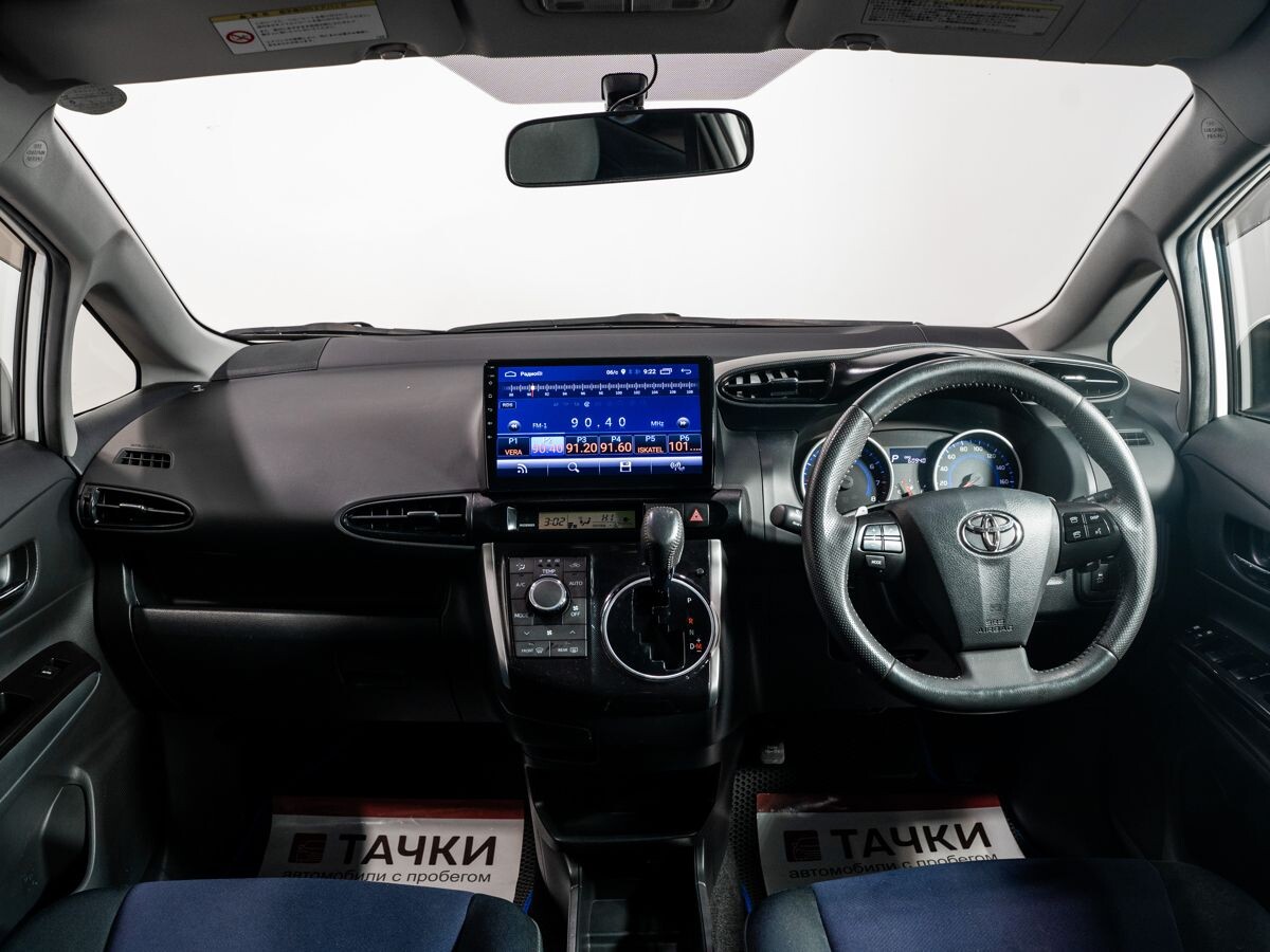 Toyota Wish 2013 - фото автомобиля