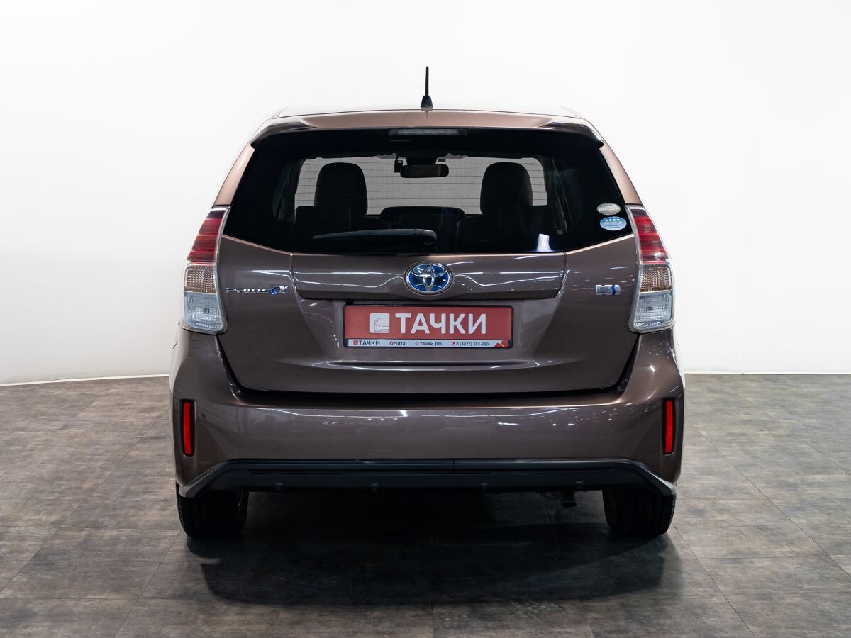 Toyota Prius Alpha 2019 - фото автомобиля