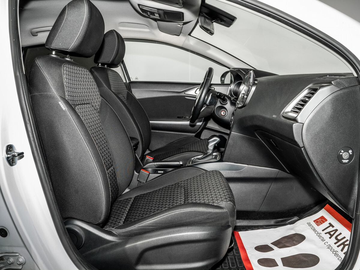 Kia Ceed 2020 - фото автомобиля