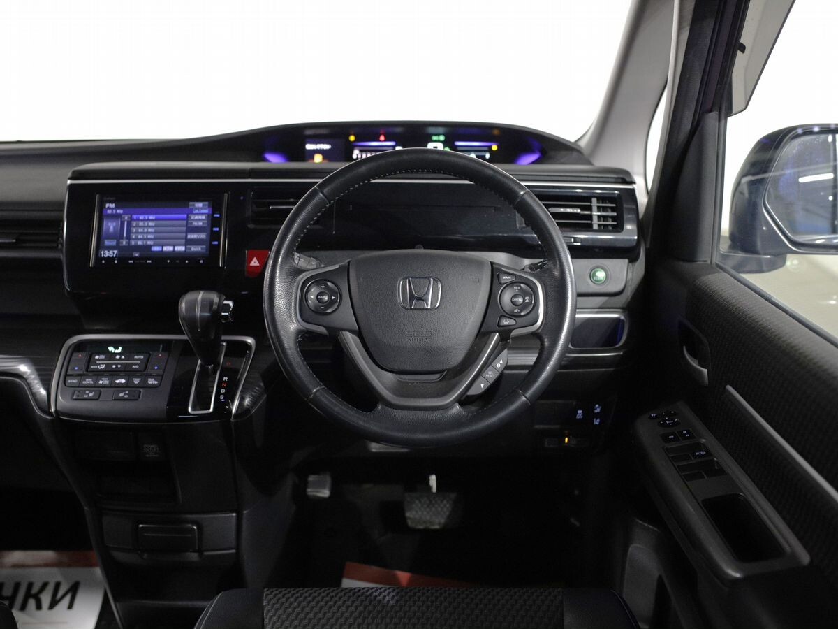 Honda Stepwgn 2015 - фото автомобиля
