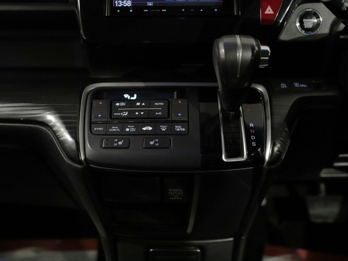 Honda Stepwgn 2015 - фото автомобиля