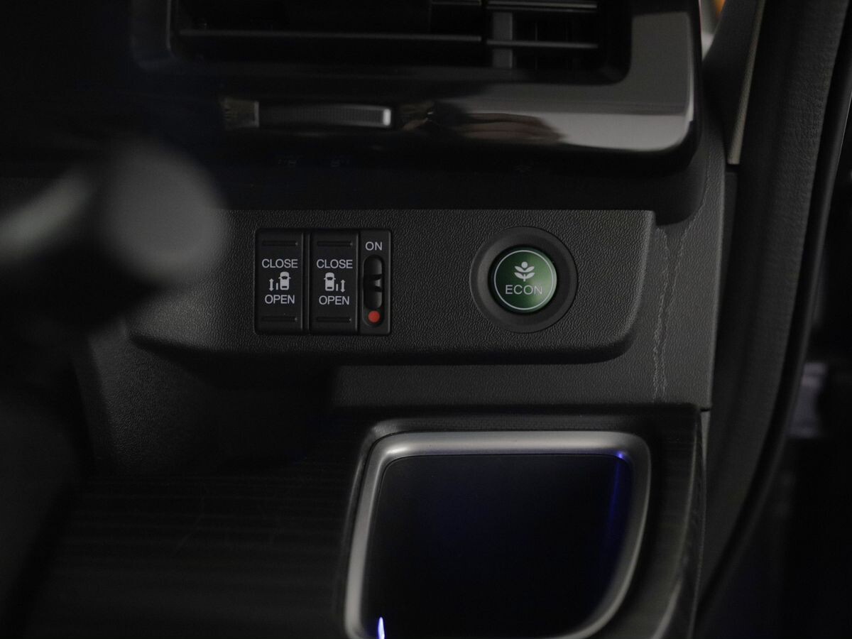 Honda Stepwgn 2015 - фото автомобиля